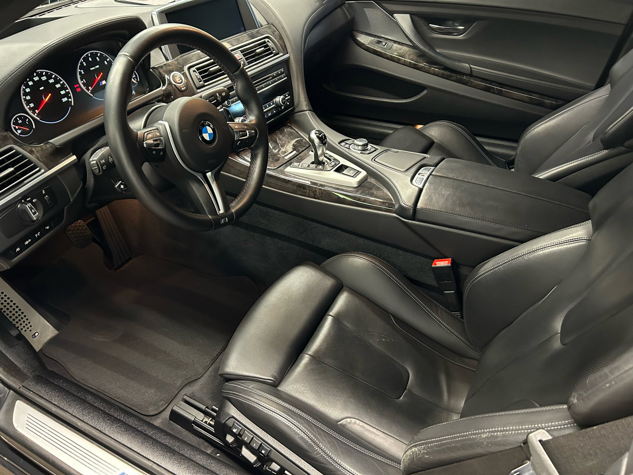 Used 2013 BMW M6 Coupe w/ Executive Pkg image 10