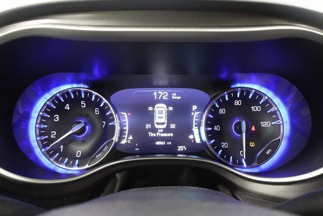 Certified 2024 Chrysler Pacifica Touring-L image 21