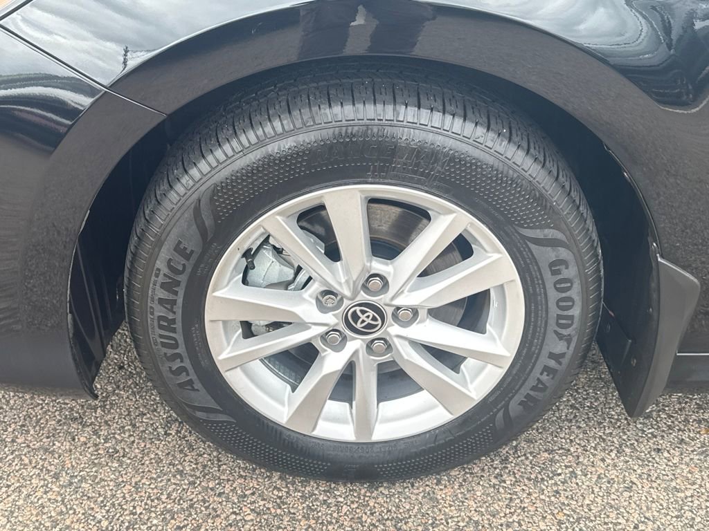 Used 2025 Toyota Camry LE w/ Convenience Package image 38