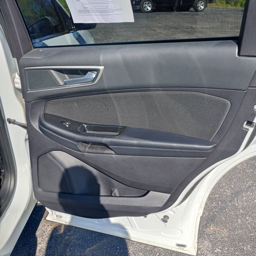 Used 2018 Ford Edge SEL image 18