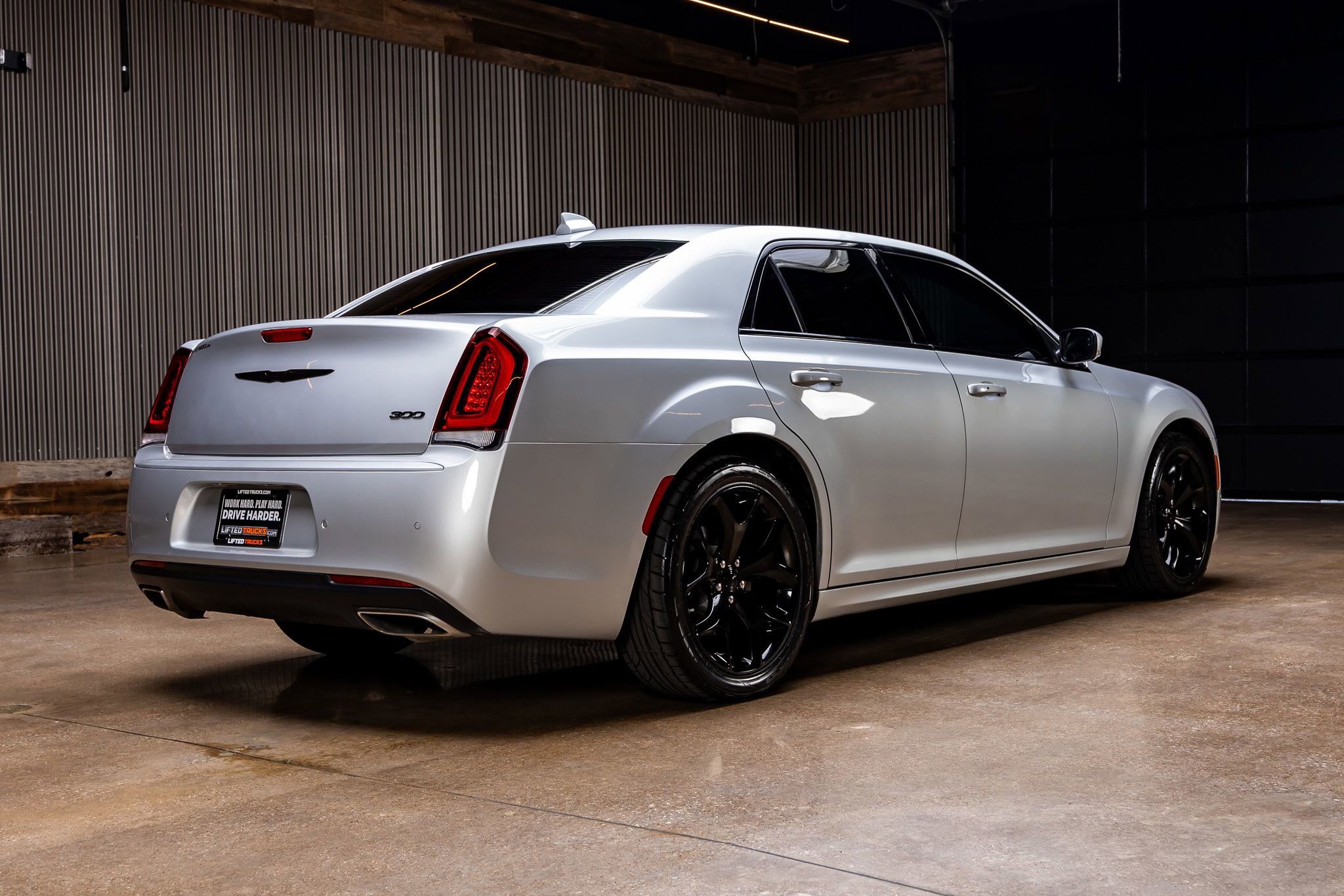Used 2023 Chrysler 300 Touring L w/ Comfort Group RWD image 9