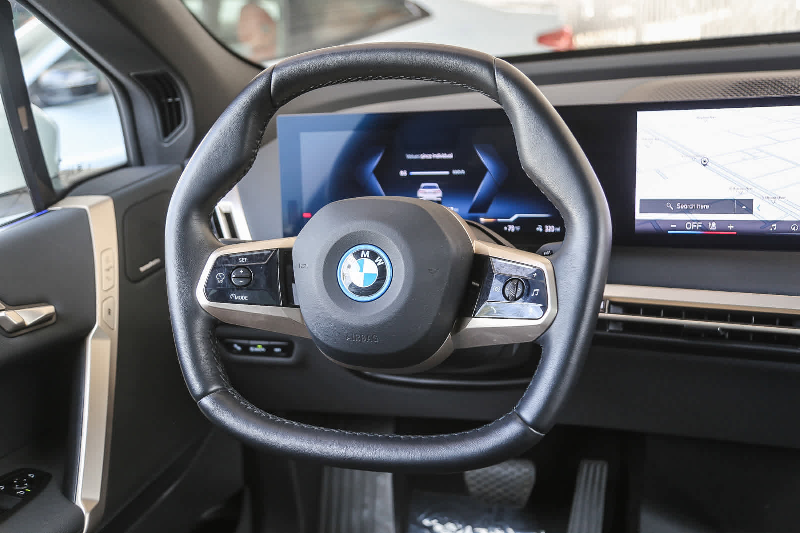 Used 2025 BMW iX xDrive50 image 12