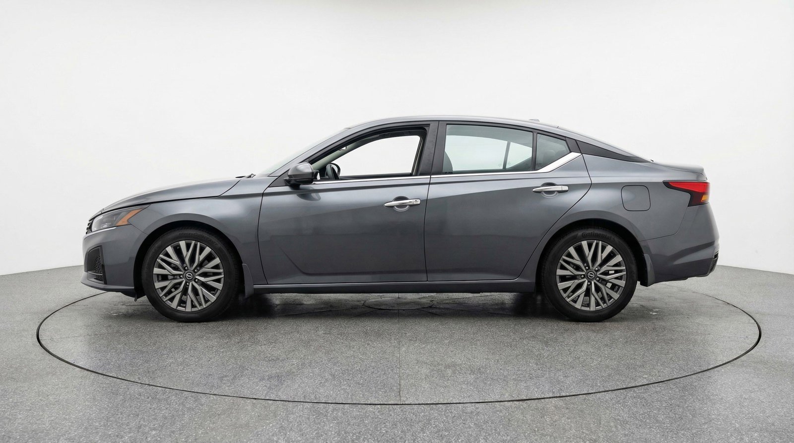 Used 2025 Nissan Altima 2.5 SV FWD image 4