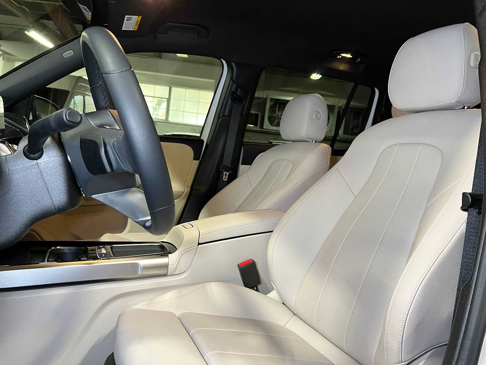 Used 2025 Mercedes-Benz GLB 250 4MATIC image 26