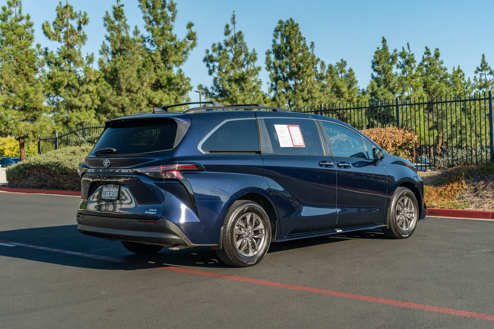 Certified 2024 Toyota Sienna XLE w/ XLE Plus Package FWD image 9
