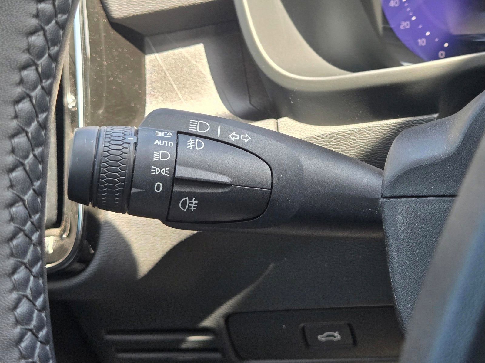 Certified 2023 Volvo C40 P8 Recharge Ultimate w/ Protection Package Premier image 23