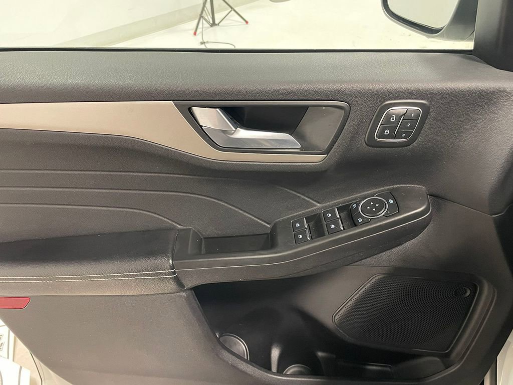 Used 2022 Ford Escape SEL w/ Technology Package image 19