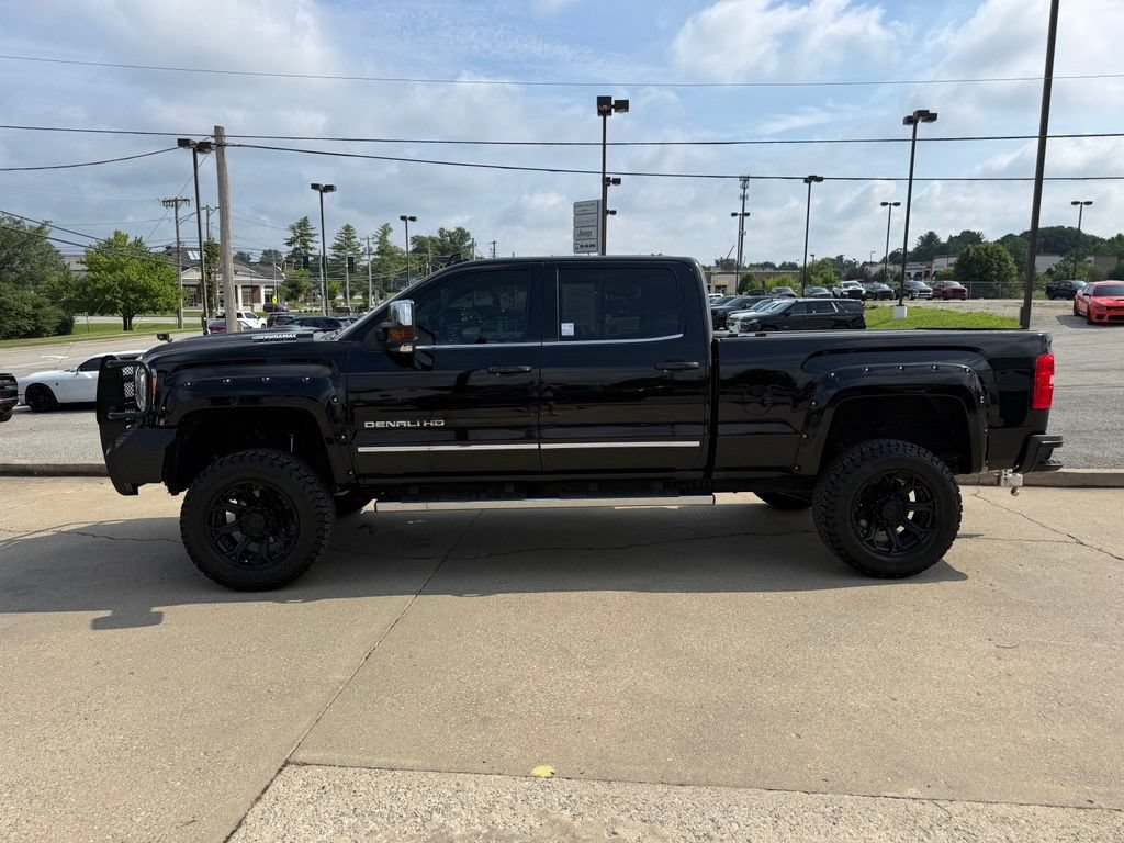 Used 2018 GMC Sierra 2500 Denali w/ Duramax Plus Package AWD/4WD image 10