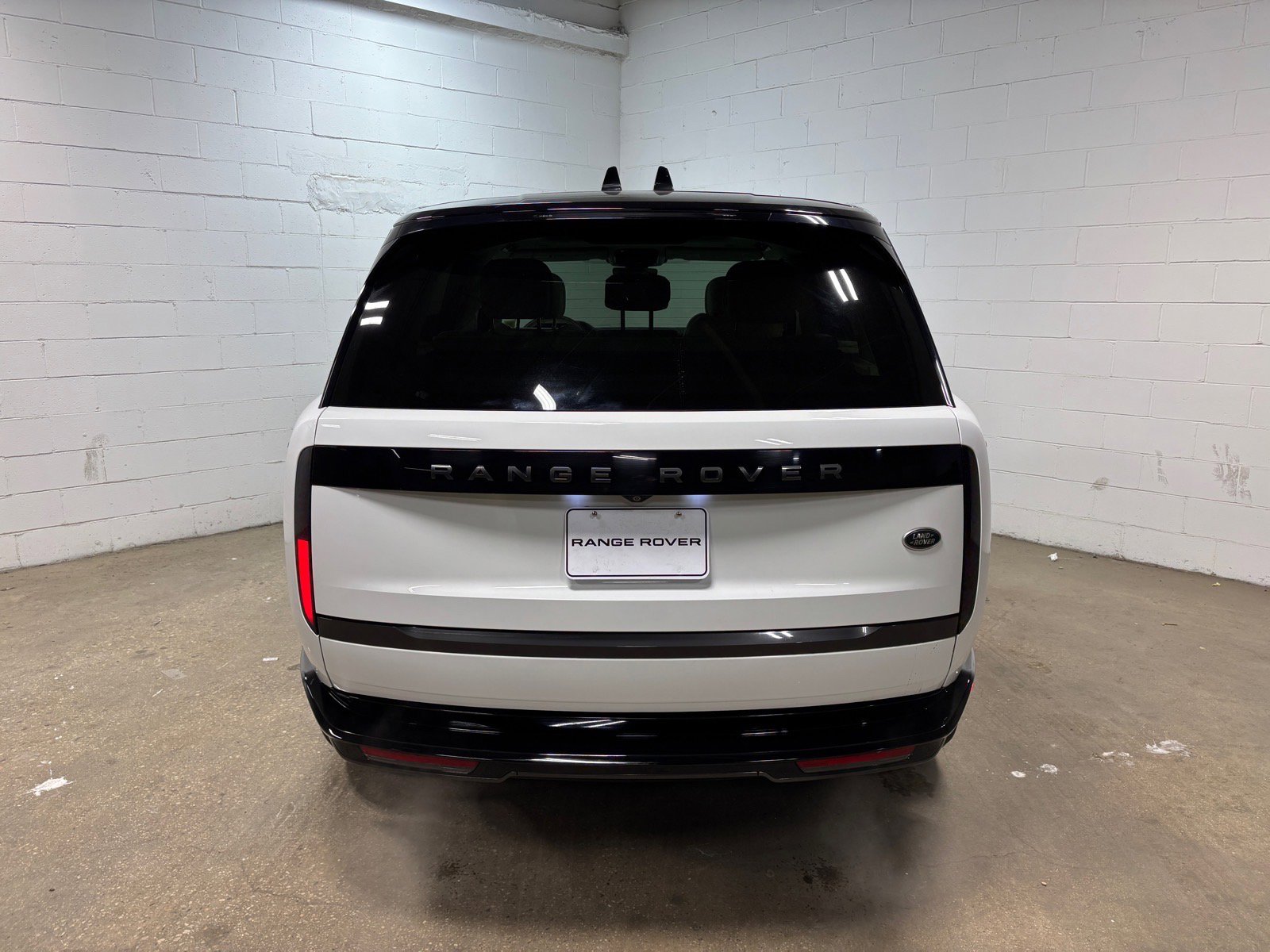 Used 2023 Land Rover Range Rover SE image 8