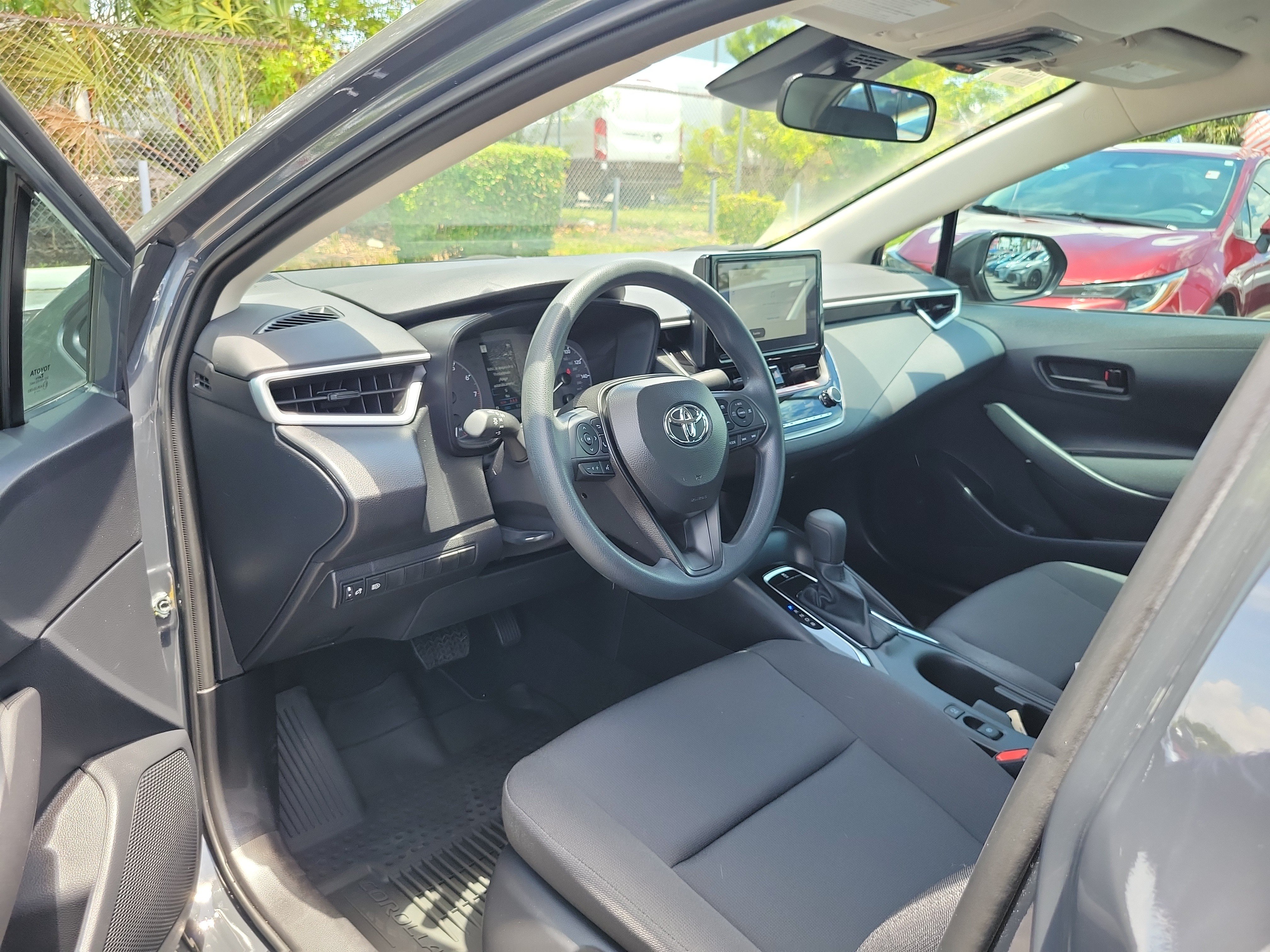 Used 2025 Toyota Corolla LE w/ Convenience Package FWD image 19