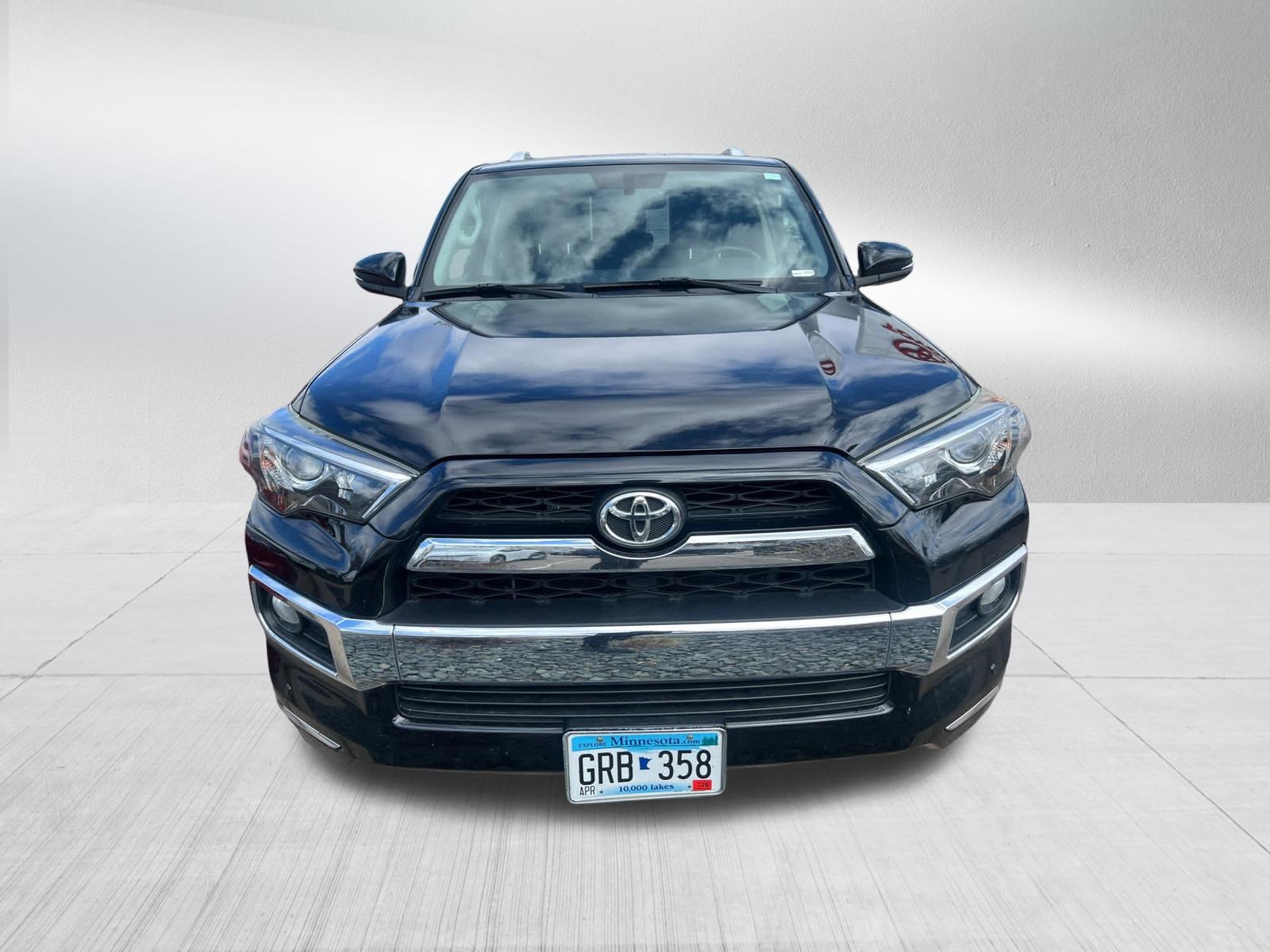 Used 2015 Toyota 4Runner Limited AWD/4WD image 2