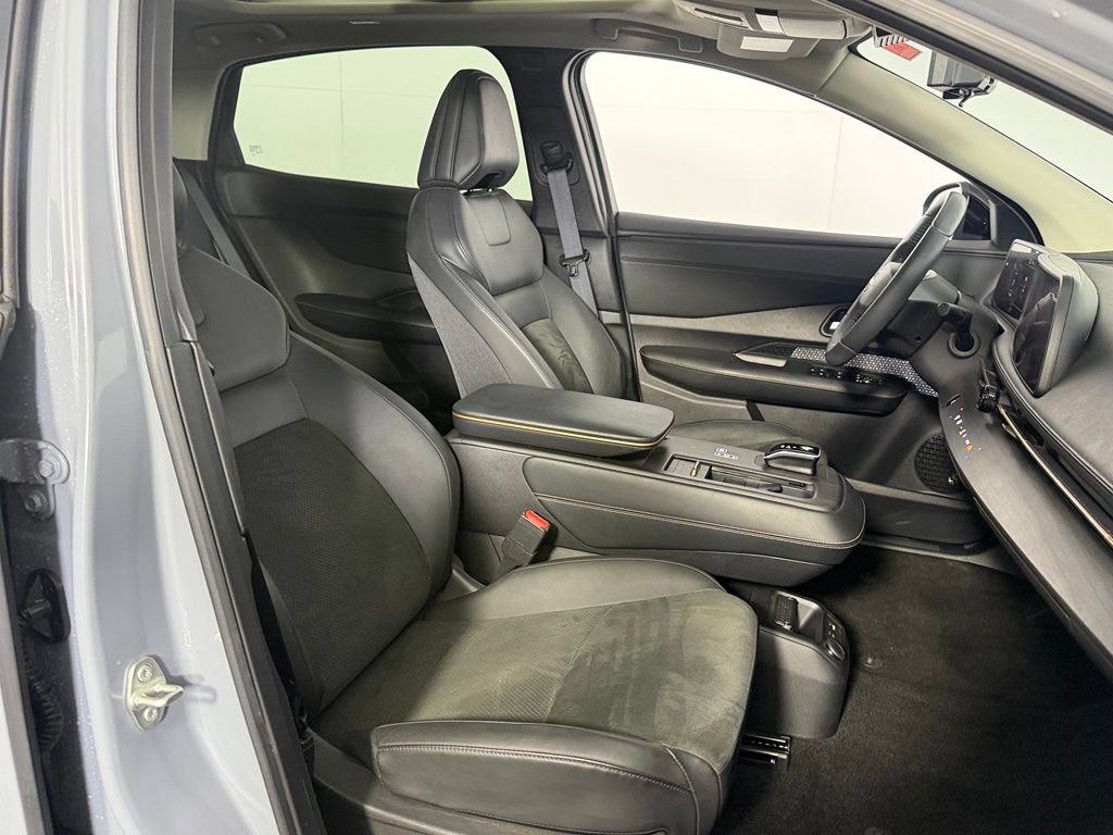 Used 2025 Nissan Ariya FWD image 27