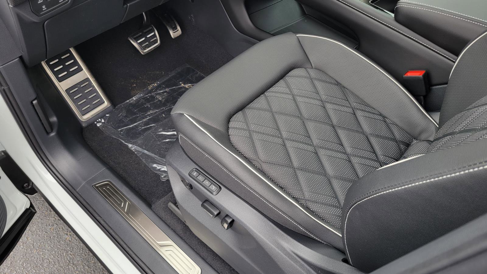 New 2026 Volkswagen Atlas SEL Premium R-Line image 23