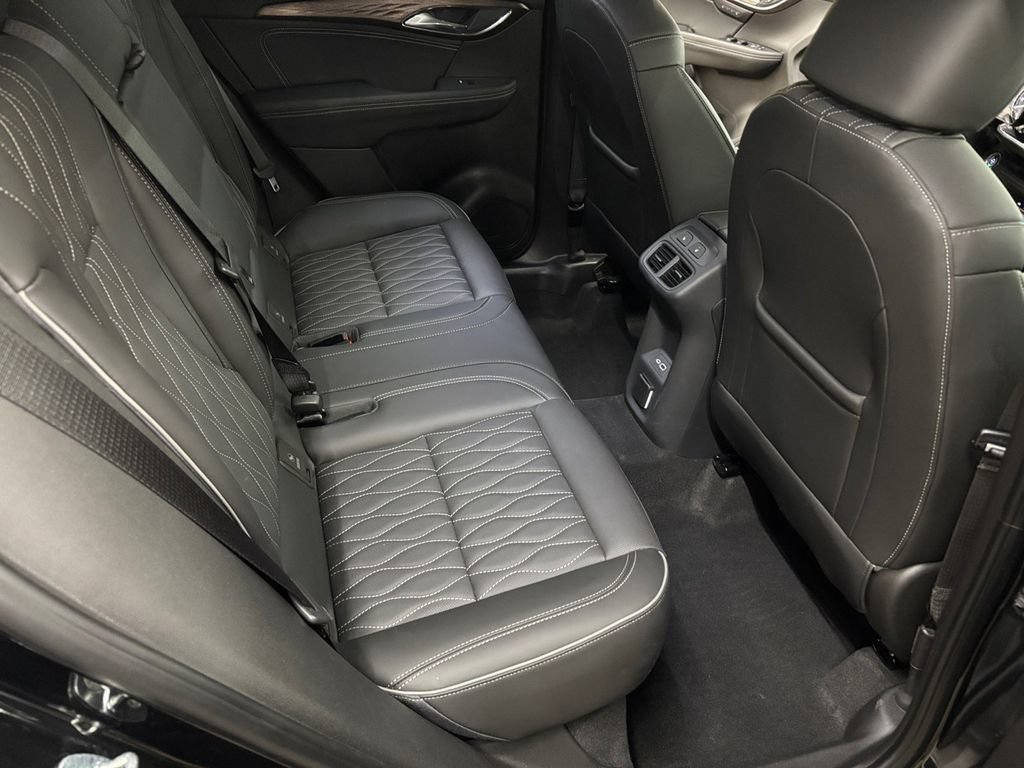 Used 2022 Buick Envision Avenir w/ Technology Package II FWD image 17