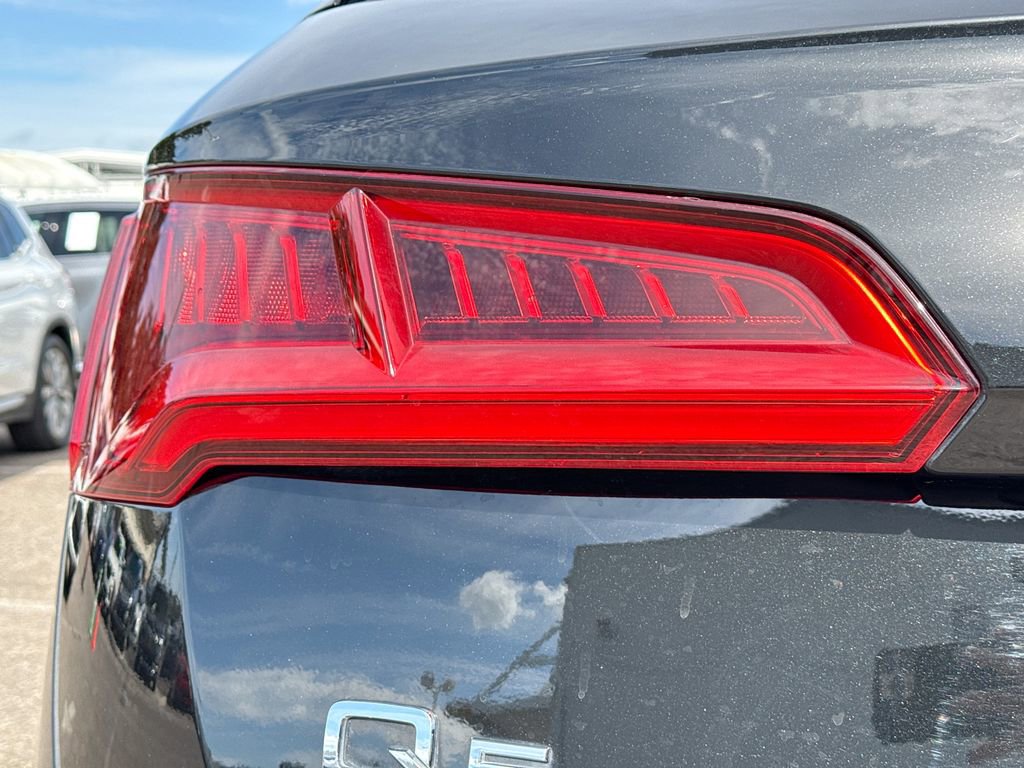 Used 2020 Audi Q5 2.0T Titanium Premium Plus w/ Premium Plus Package image 10