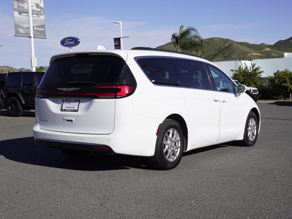 Used 2022 Chrysler Pacifica Touring-L image 4
