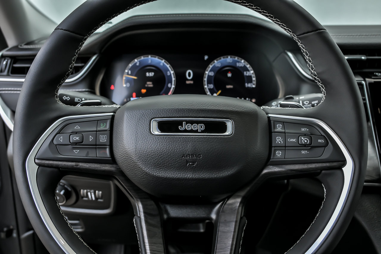 Used 2023 Jeep Grand Cherokee Limited w/ MOPAR Finishing Package AWD/4WD image 38