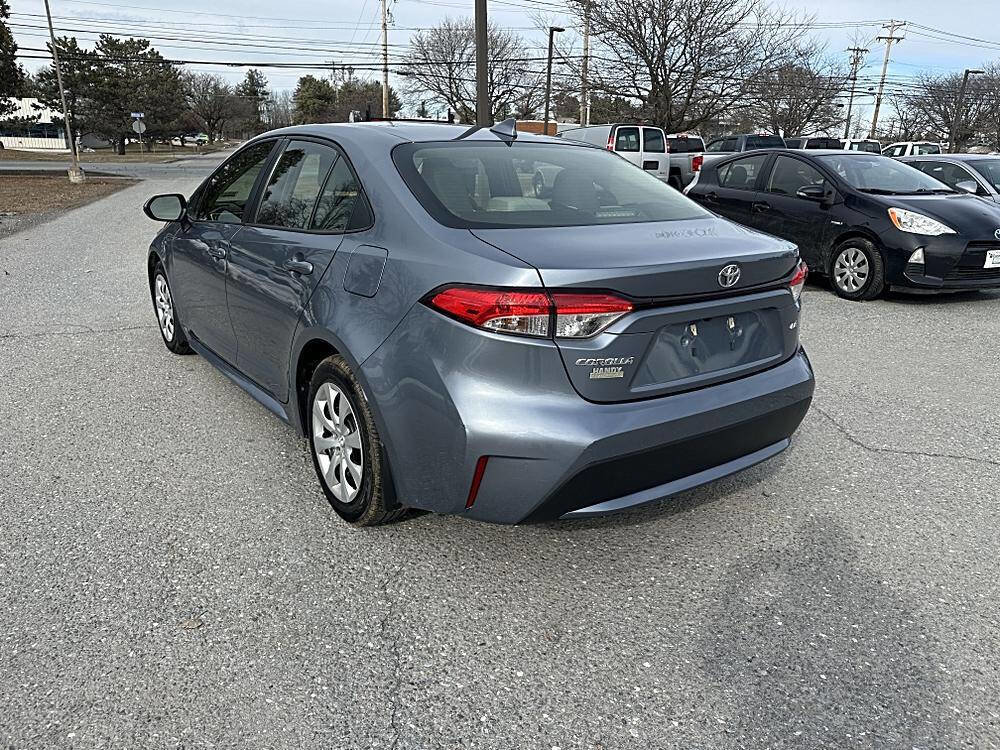 Used 2022 Toyota Corolla LE image 3