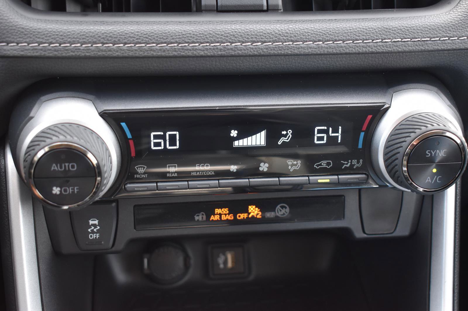 Used 2024 Toyota RAV4 XLE AWD/4WD image 9