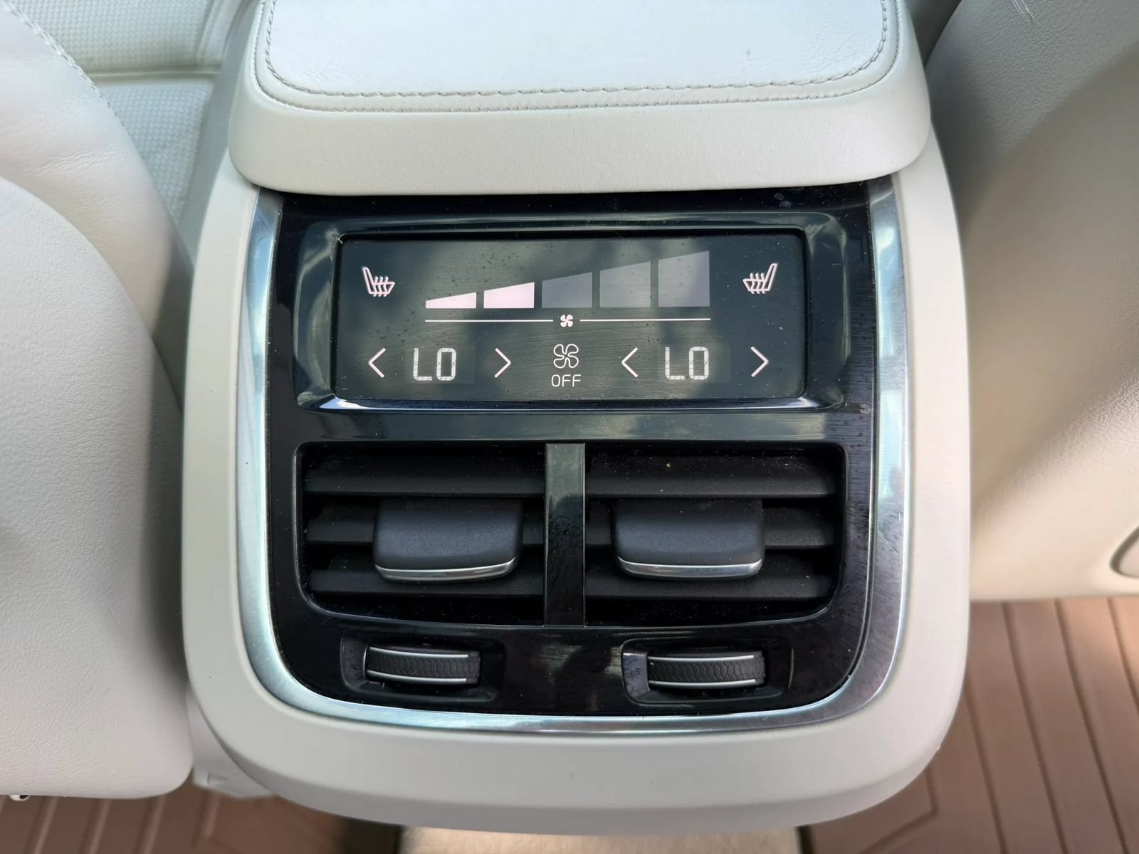 Used 2016 Volvo XC90 T6 Inscription w/ Vision Package AWD/4WD image 33
