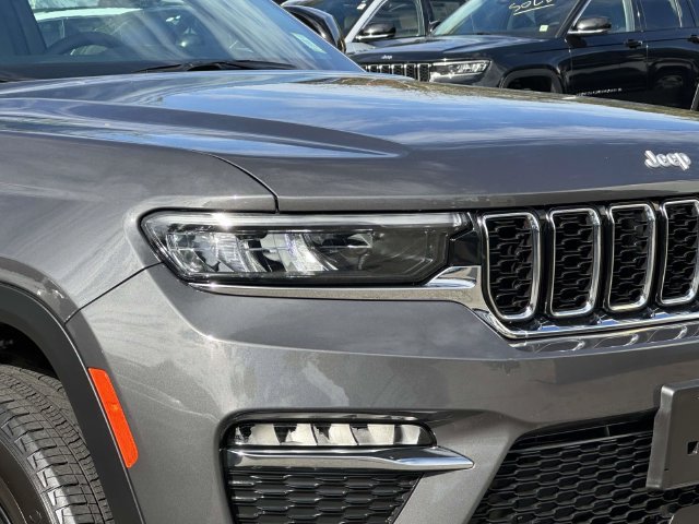 Certified 2025 Jeep Grand Cherokee Limited AWD/4WD image 9
