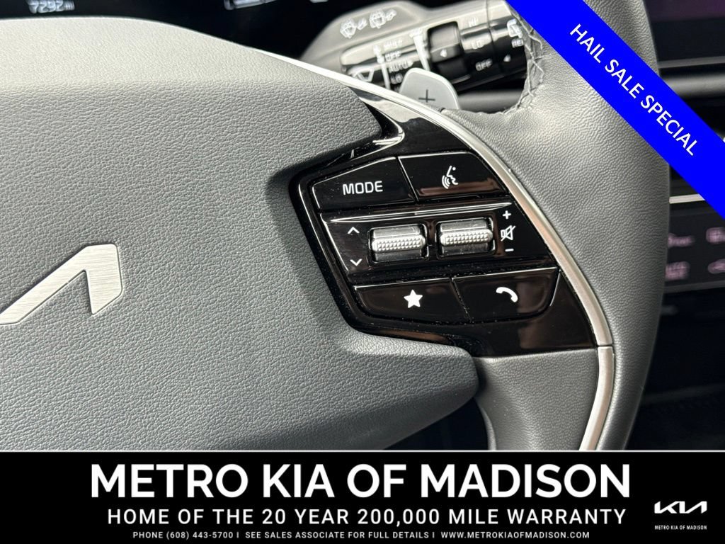 Used 2025 Kia Niro EX FWD image 19
