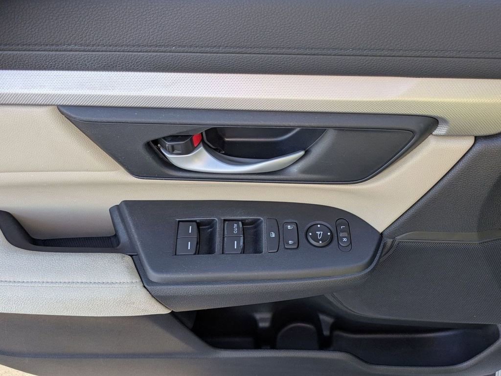 Used 2017 Honda CR-V LX image 5