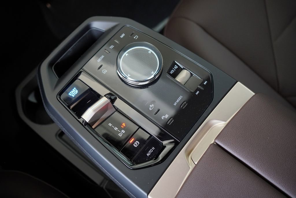 New 2026 BMW iX xDrive45 w/ Premium Package image 18