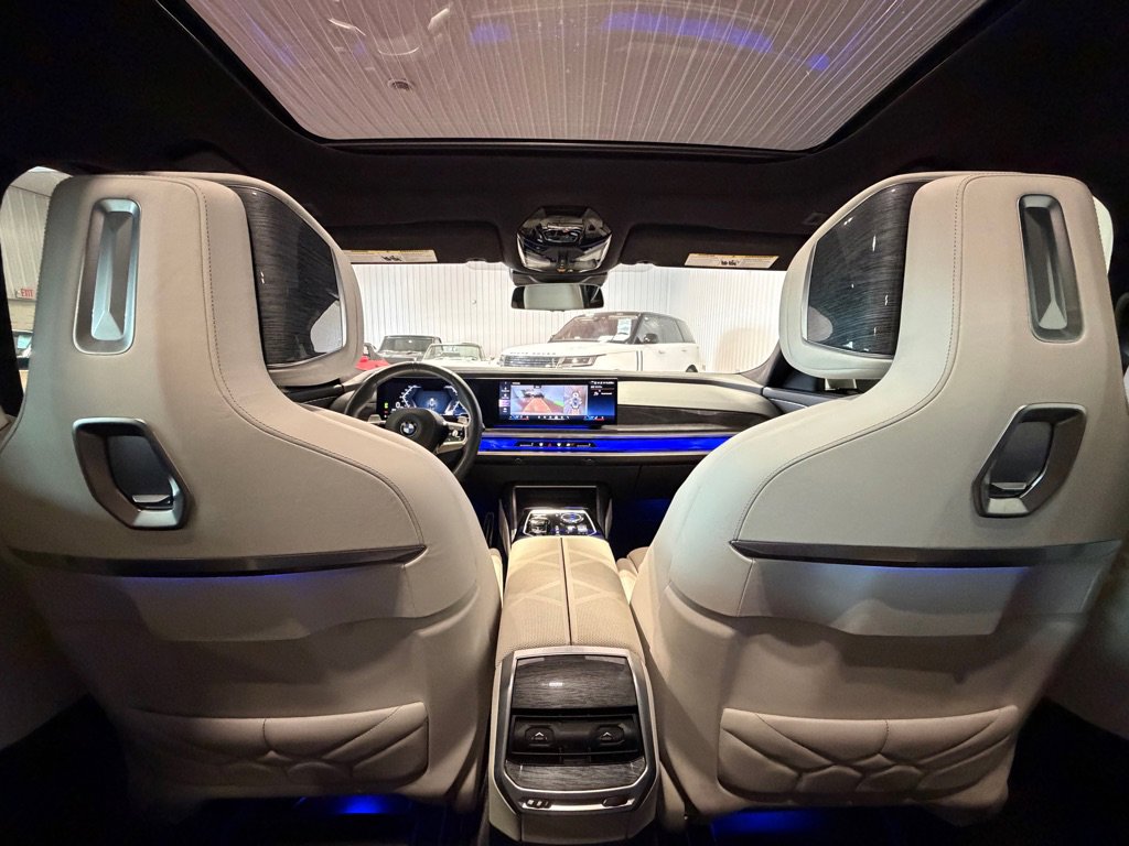Used 2023 BMW 760i xDrive w/ Parking Assistance Package image 29
