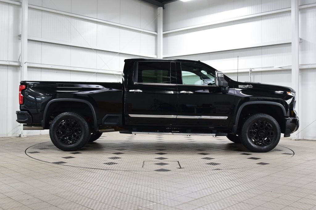 Used 2024 Chevrolet Silverado 3500 High Country w/ Technology Package AWD/4WD image 9