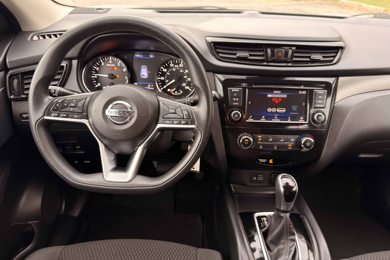 Used 2021 Nissan Rogue Sport S image 12