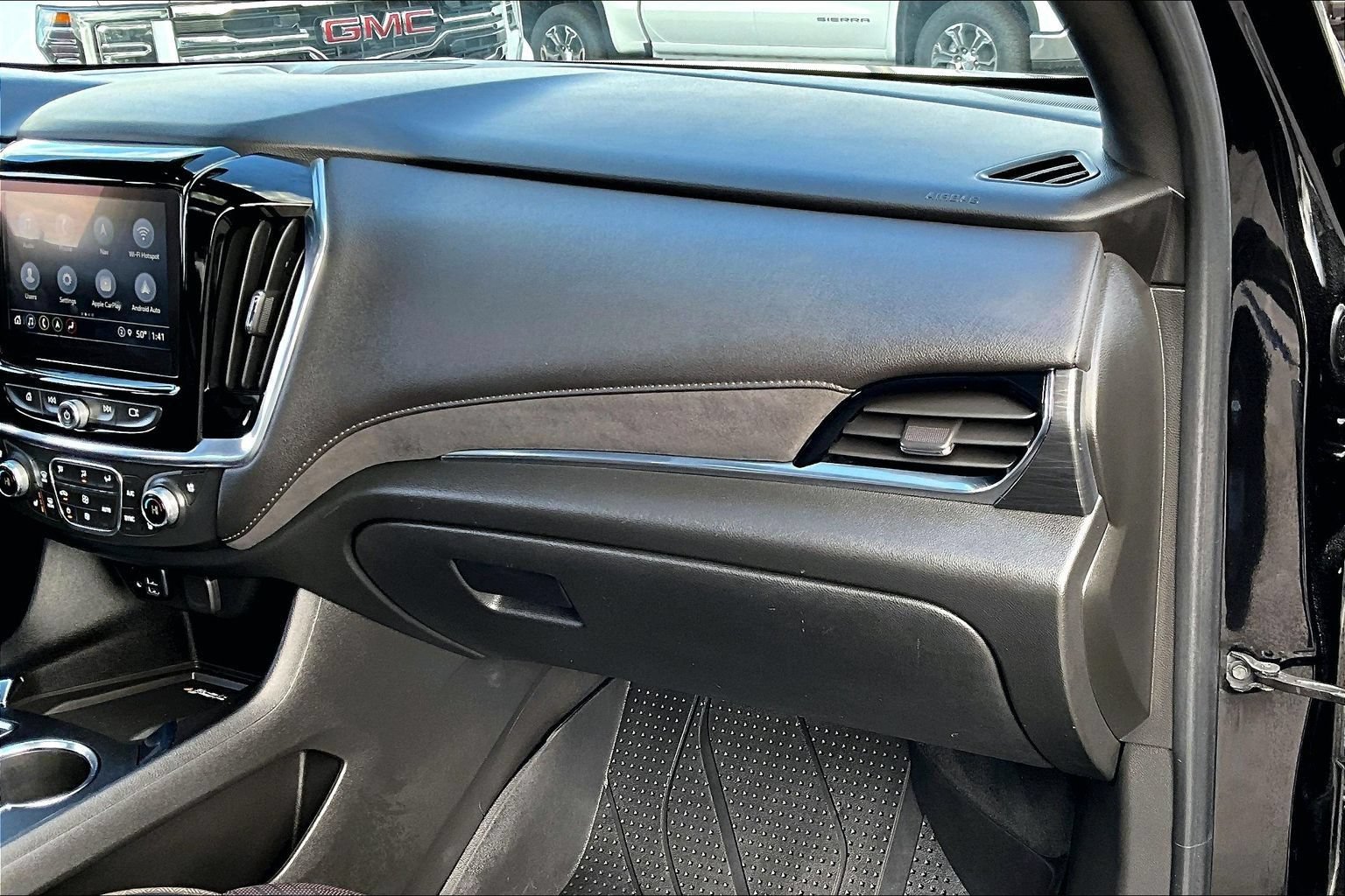 Used 2022 Chevrolet Traverse High Country w/ LPO, Floor Liner Package AWD/4WD image 16