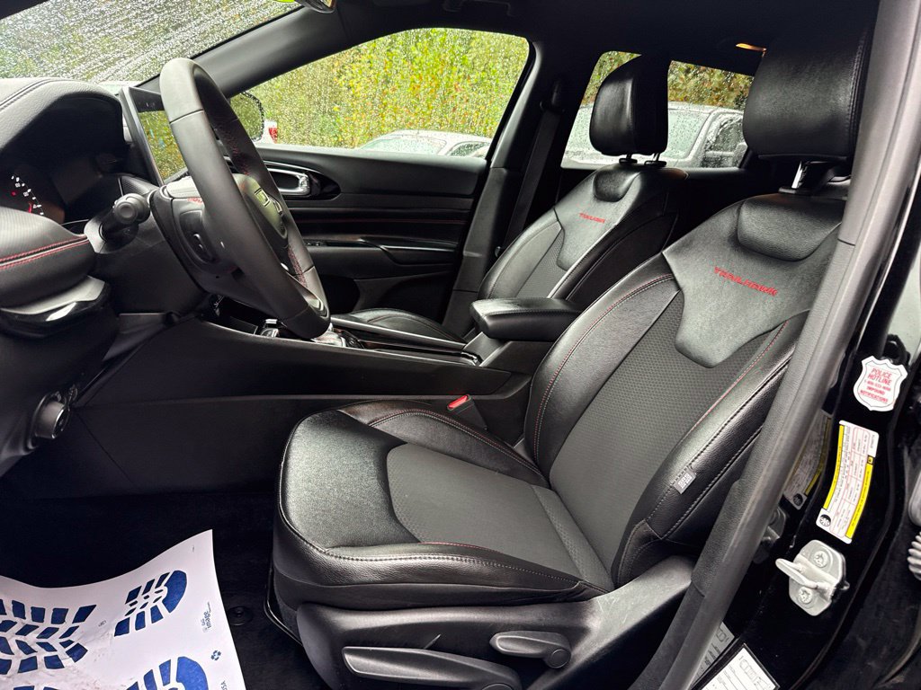 Used 2025 Jeep Compass Trailhawk AWD/4WD image 12