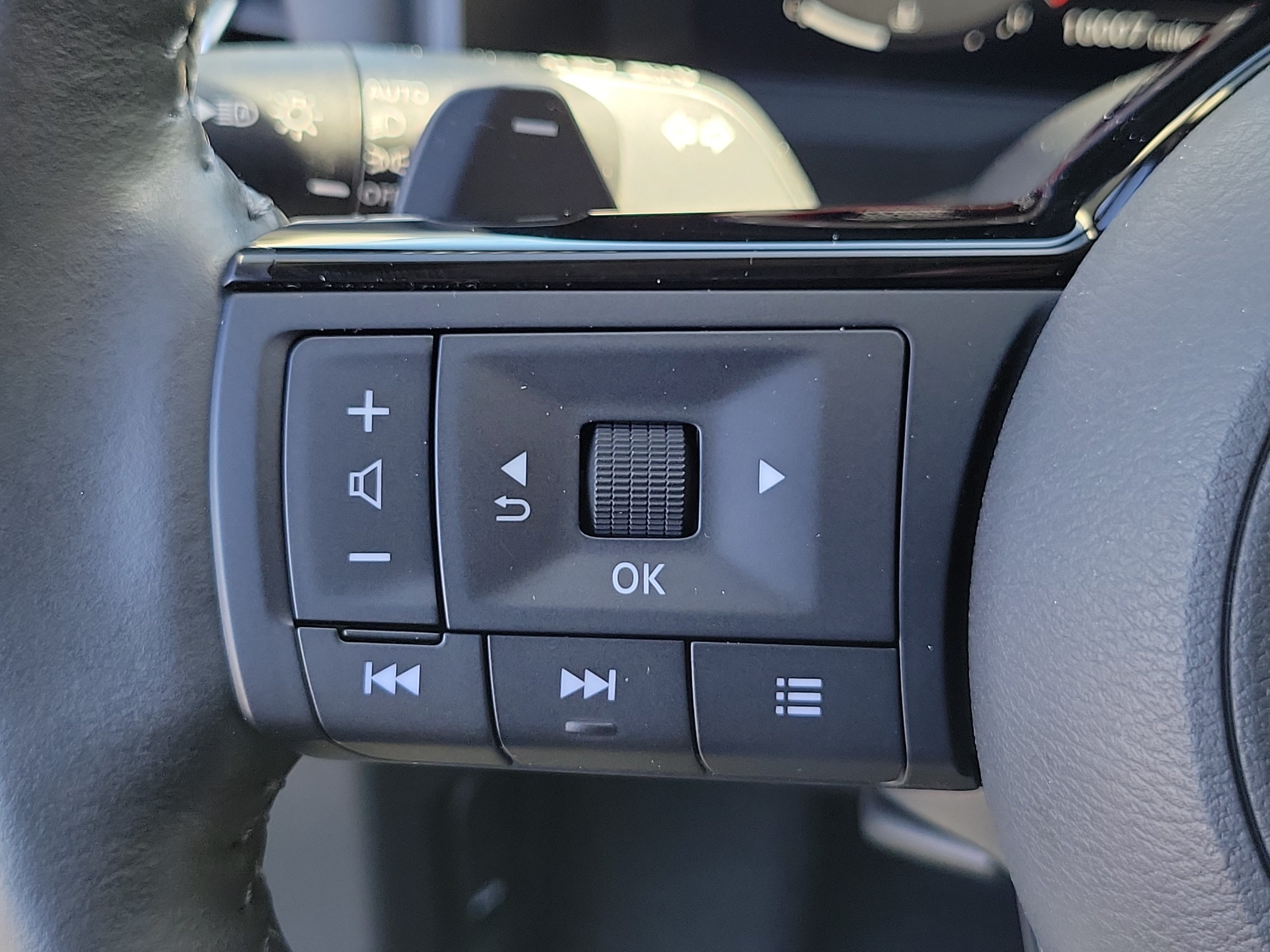 Used 2024 Nissan Rogue SL w/ SL Premium Package FWD image 31