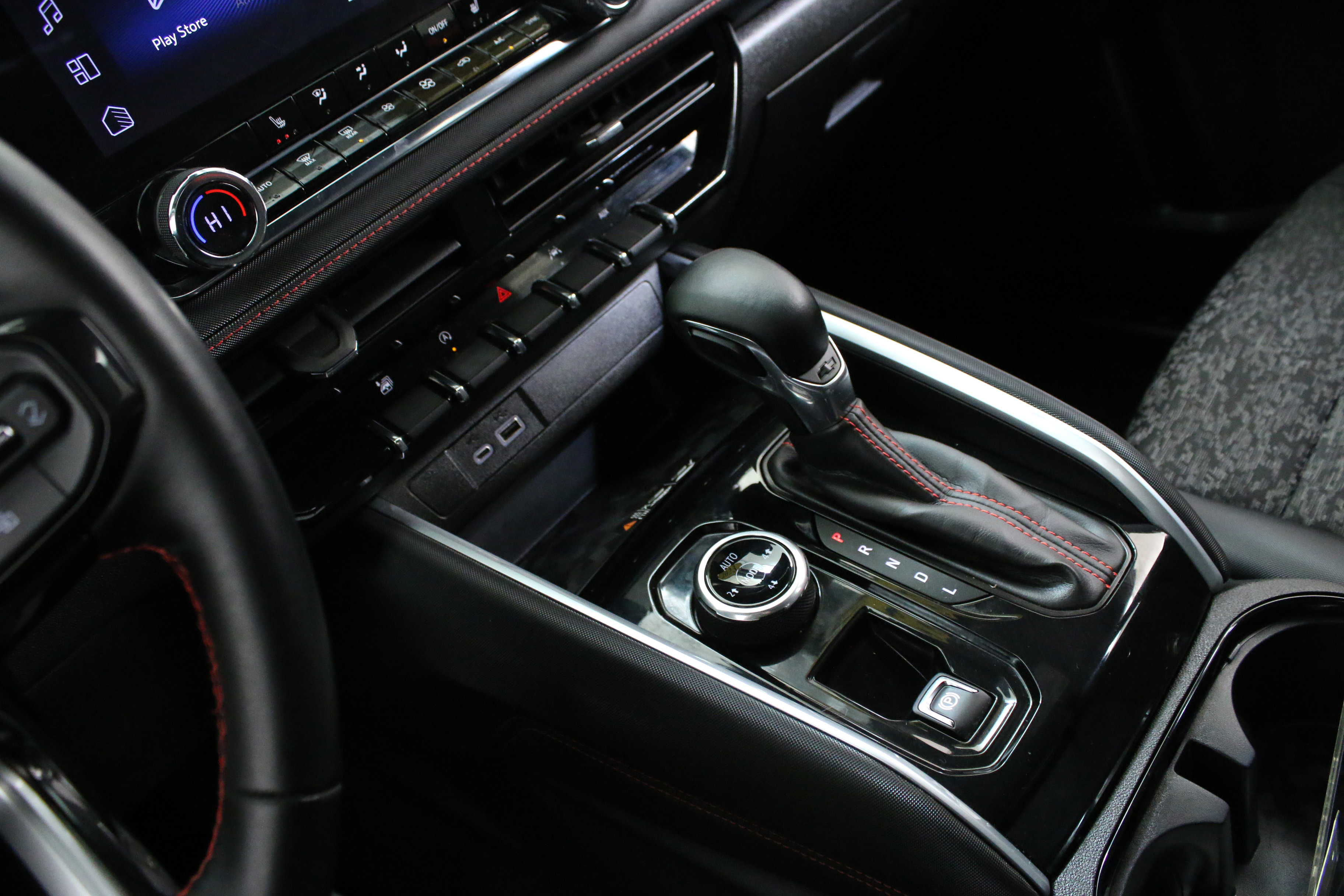 Used 2023 Chevrolet Colorado Z71 w/ Z71 Convenience Package 2 image 18