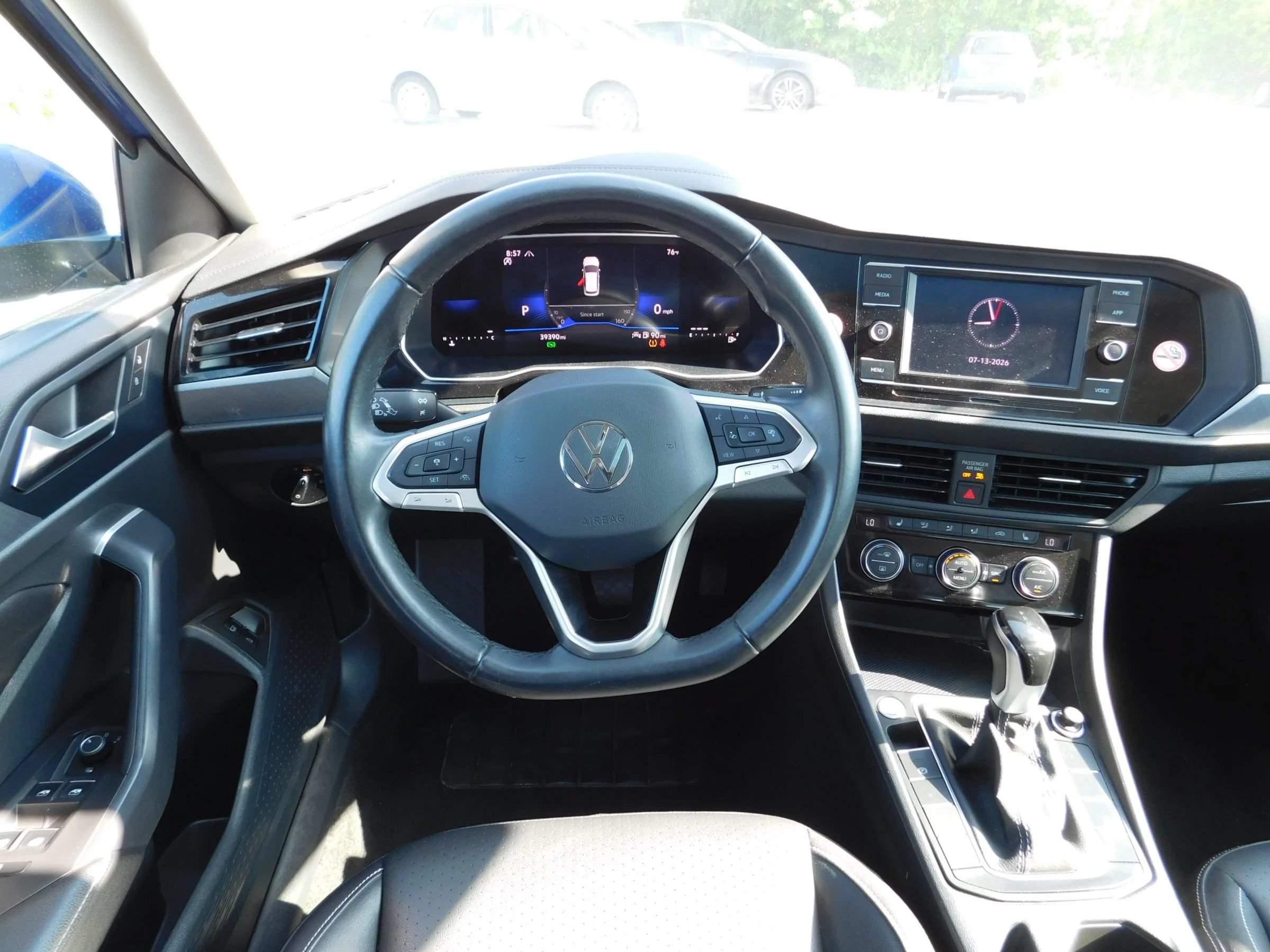 Used 2024 Volkswagen Jetta SE FWD image 13
