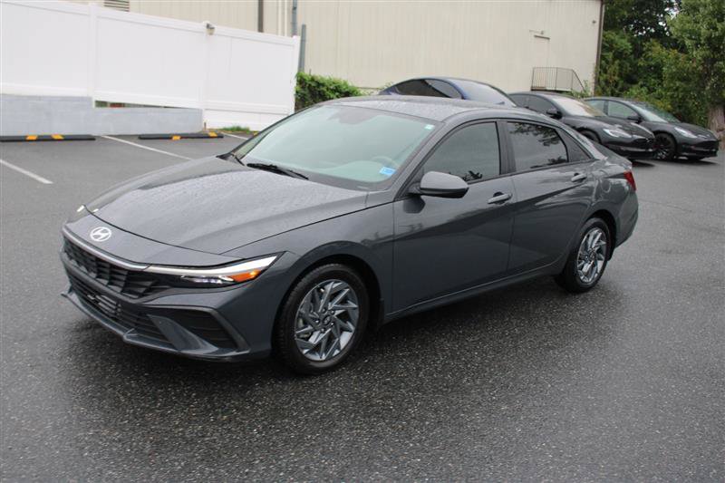 Used 2024 Hyundai Elantra SEL FWD image 4