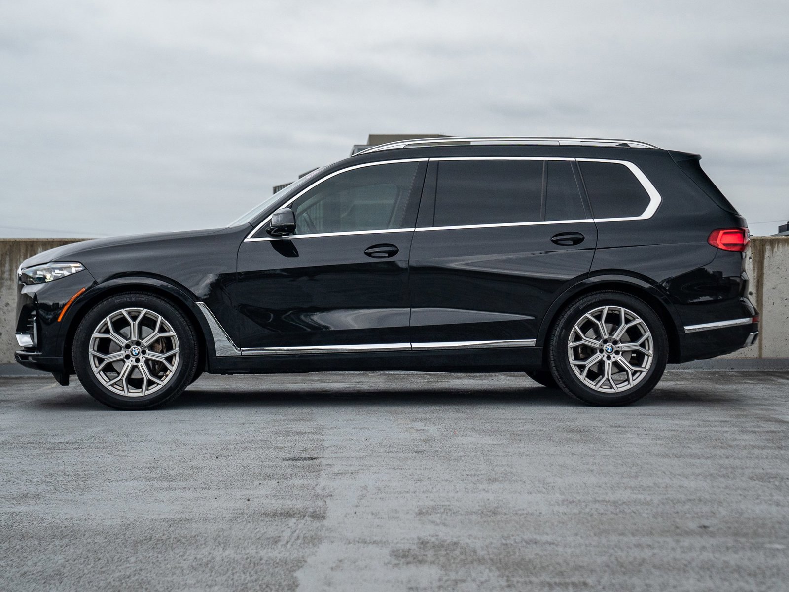 Used 2022 BMW X7 xDrive40i w/ Premium Package AWD/4WD image 3