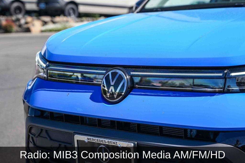 Used 2025 Volkswagen Taos SE image 3