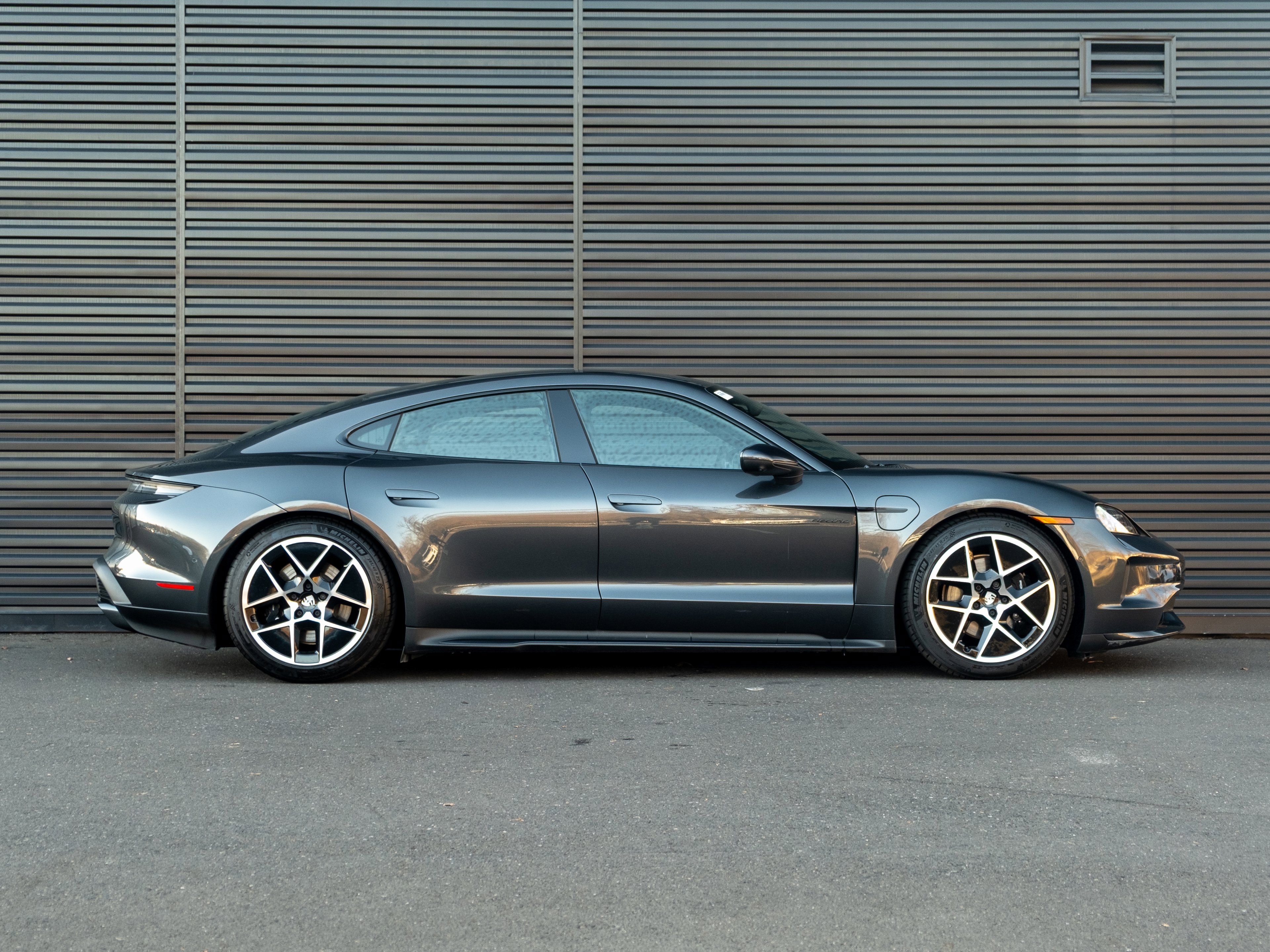 Used 2025 Porsche Taycan 4S image 9