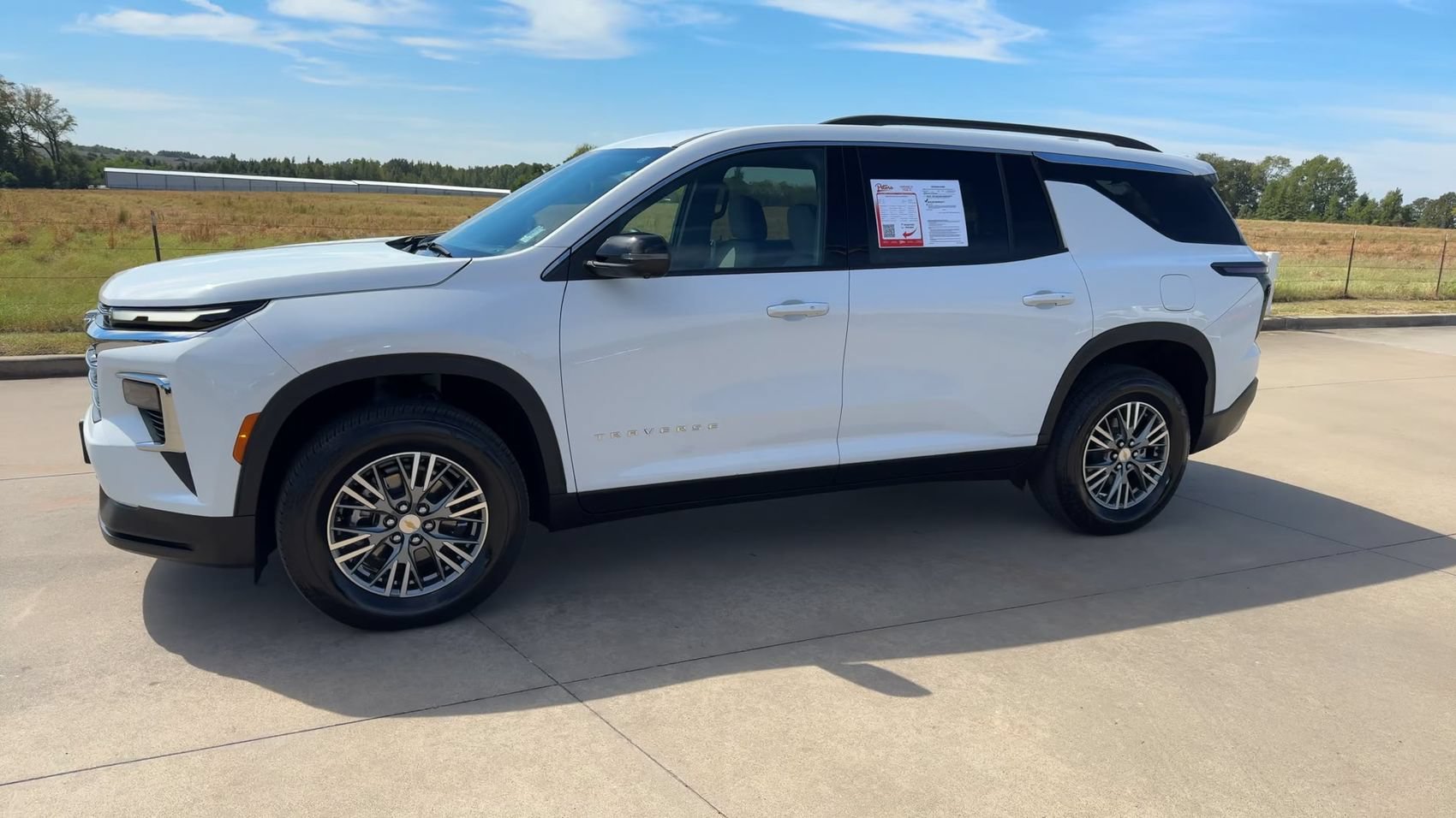 Used 2026 Chevrolet Traverse LT w/ Driver Confidence Package FWD image 5