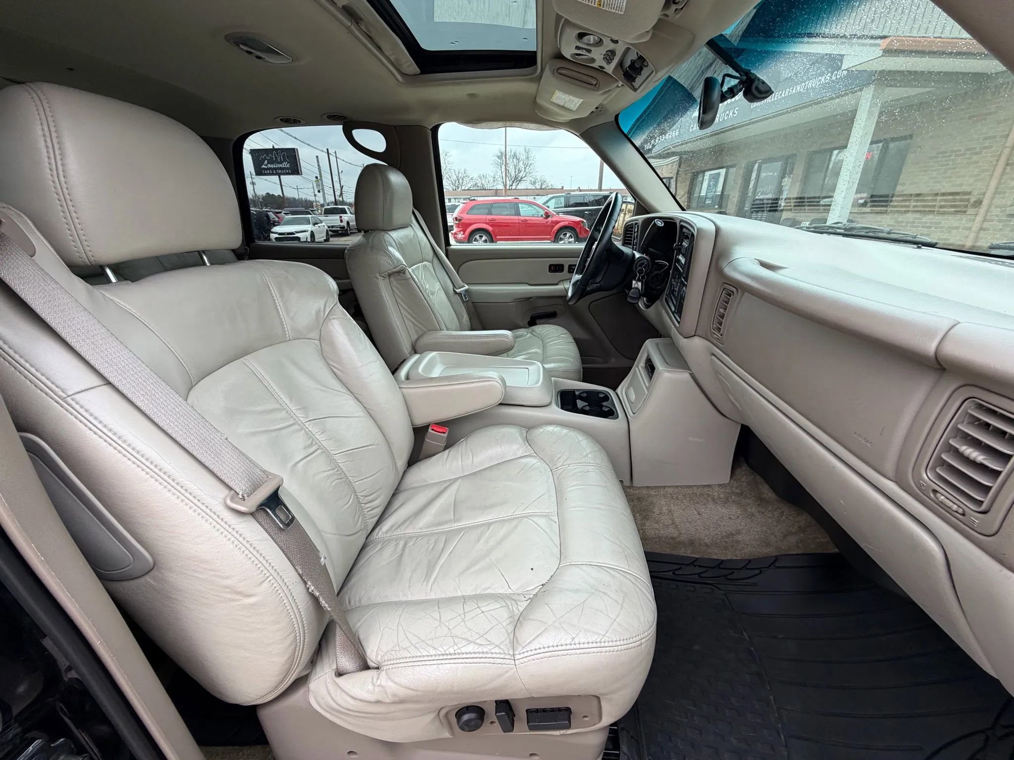 Used 2002 Chevrolet Tahoe LT image 11