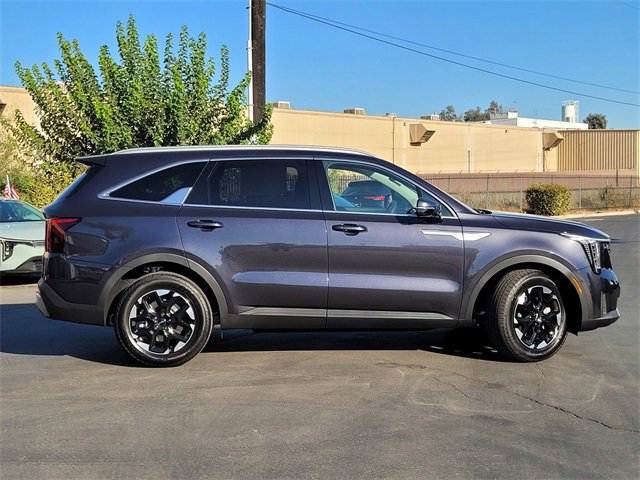 New 2026 Kia Sorento S w/ S Panoramic Sunroof Package image 4