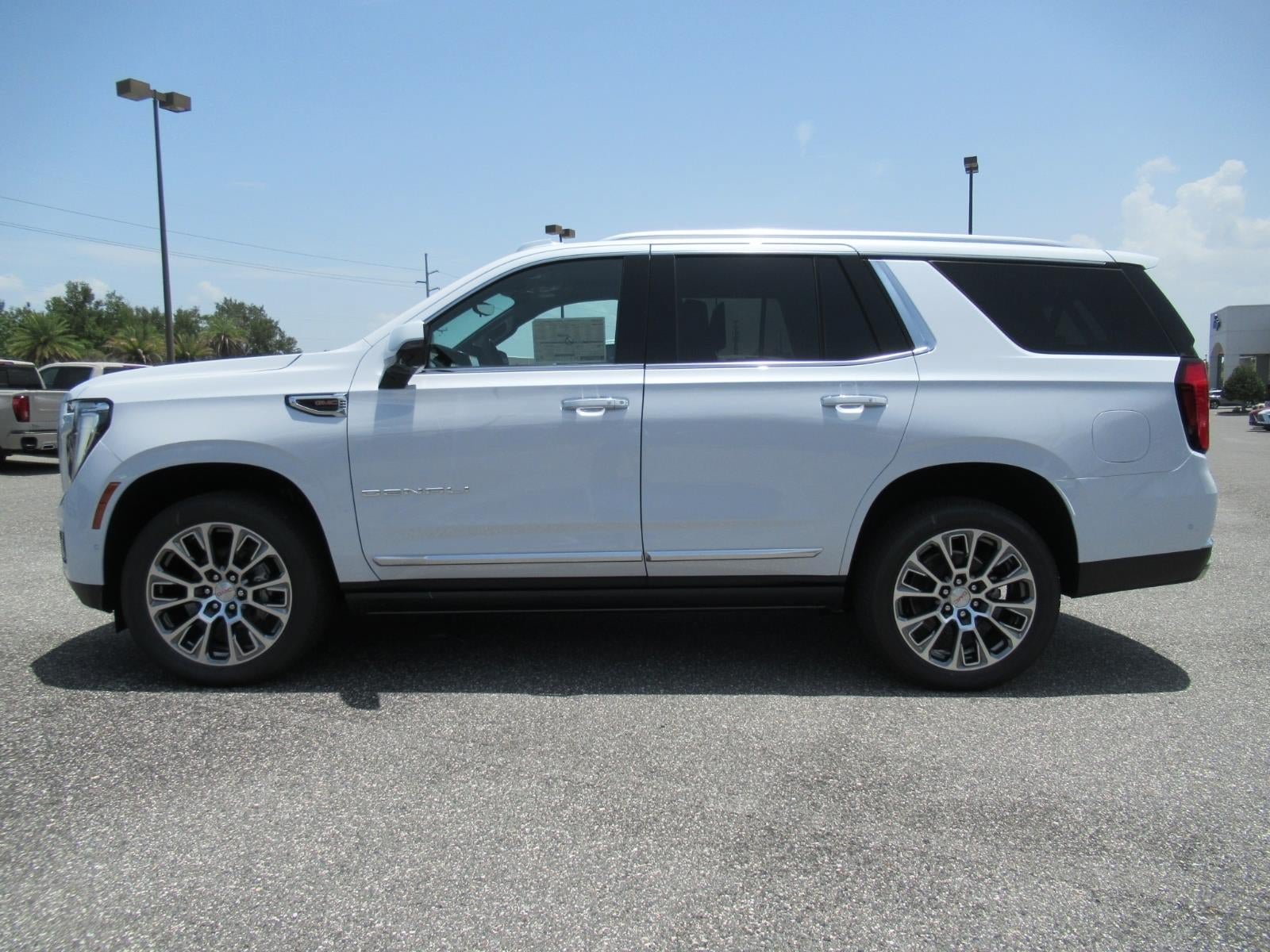 New 2026 GMC Yukon Denali w/ Denali Reserve Package AWD/4WD image 4