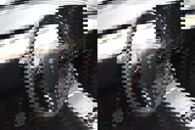 Used 2021 Tesla Model Y Long Range image 11