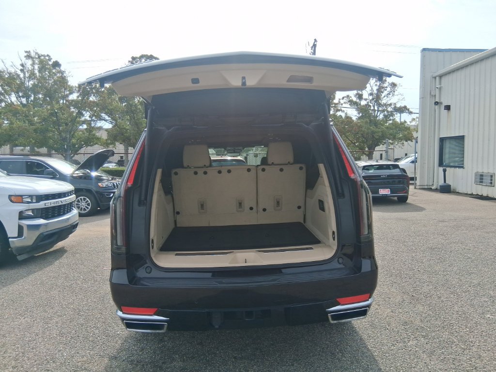 Used 2023 Cadillac Escalade ESV Premium Luxury AWD/4WD image 22