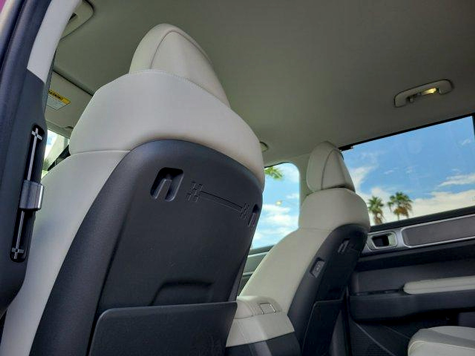 Used 2025 Hyundai Santa Fe SEL FWD image 13