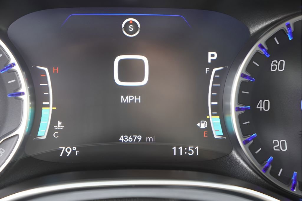 Used 2025 Chrysler Pacifica Limited image 23