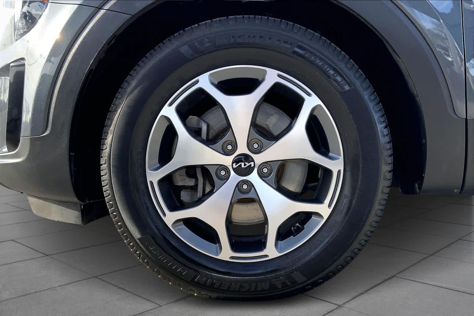 Used 2022 Kia Telluride EX w/ Towing Package AWD/4WD image 17