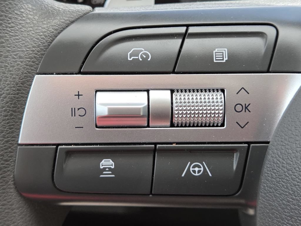 Used 2025 Hyundai Sonata SEL FWD image 30